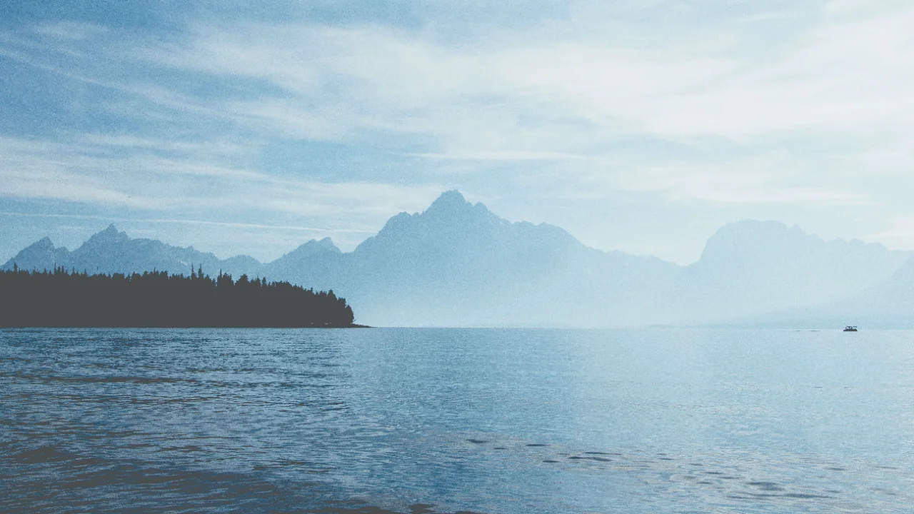 Das gleiche Bergseefoto nach der Komprimierung mit diesem Tool
